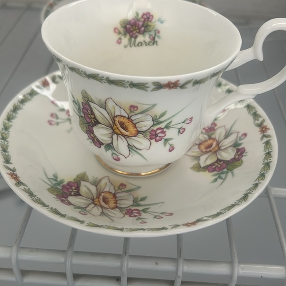 Four tea cups and saucers. - Picture 5 of 6